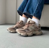 کتونی نیوبالانس ۹۰۶۰ قهوه ای