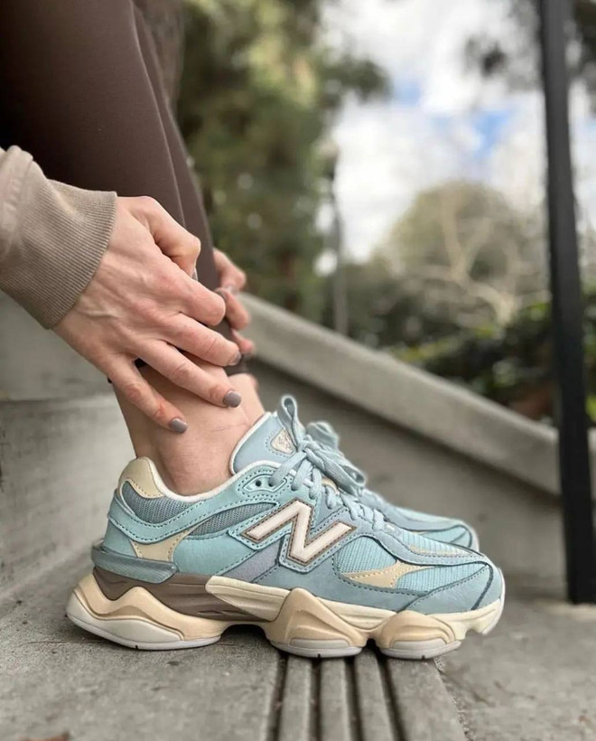 کتونی نیوبالانس ۹۰۶۰ آبی لایت