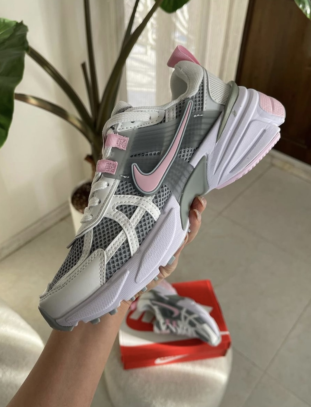 کتونی نایک وی تو کی ران طوسی / صورتی