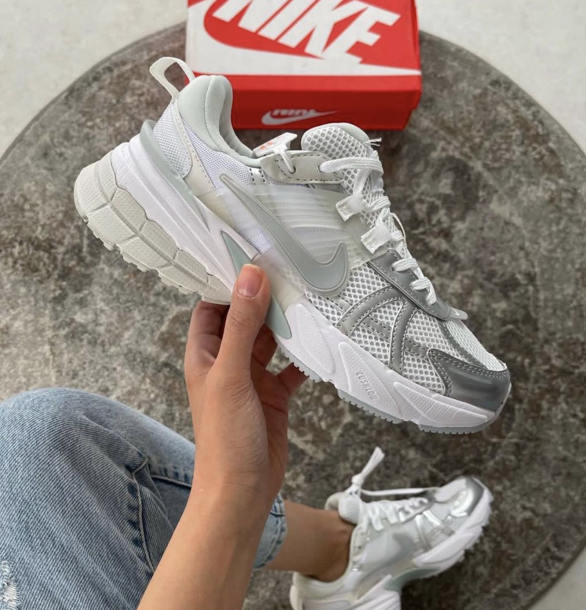 کتونی نایک وی تو کی ران سفید / نقره ای