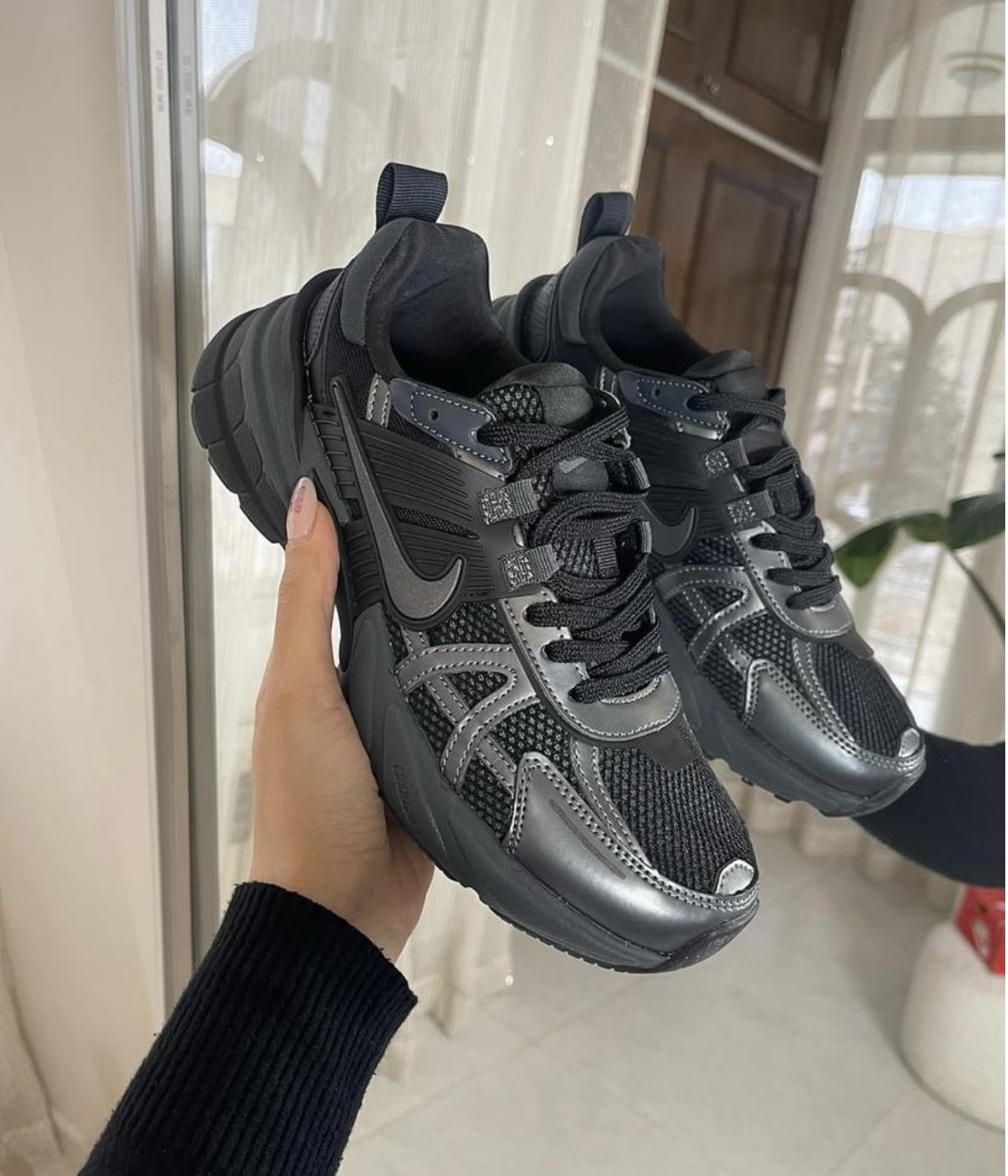 کتونی نایک وی تو کی ران مشکی /طوسی براق