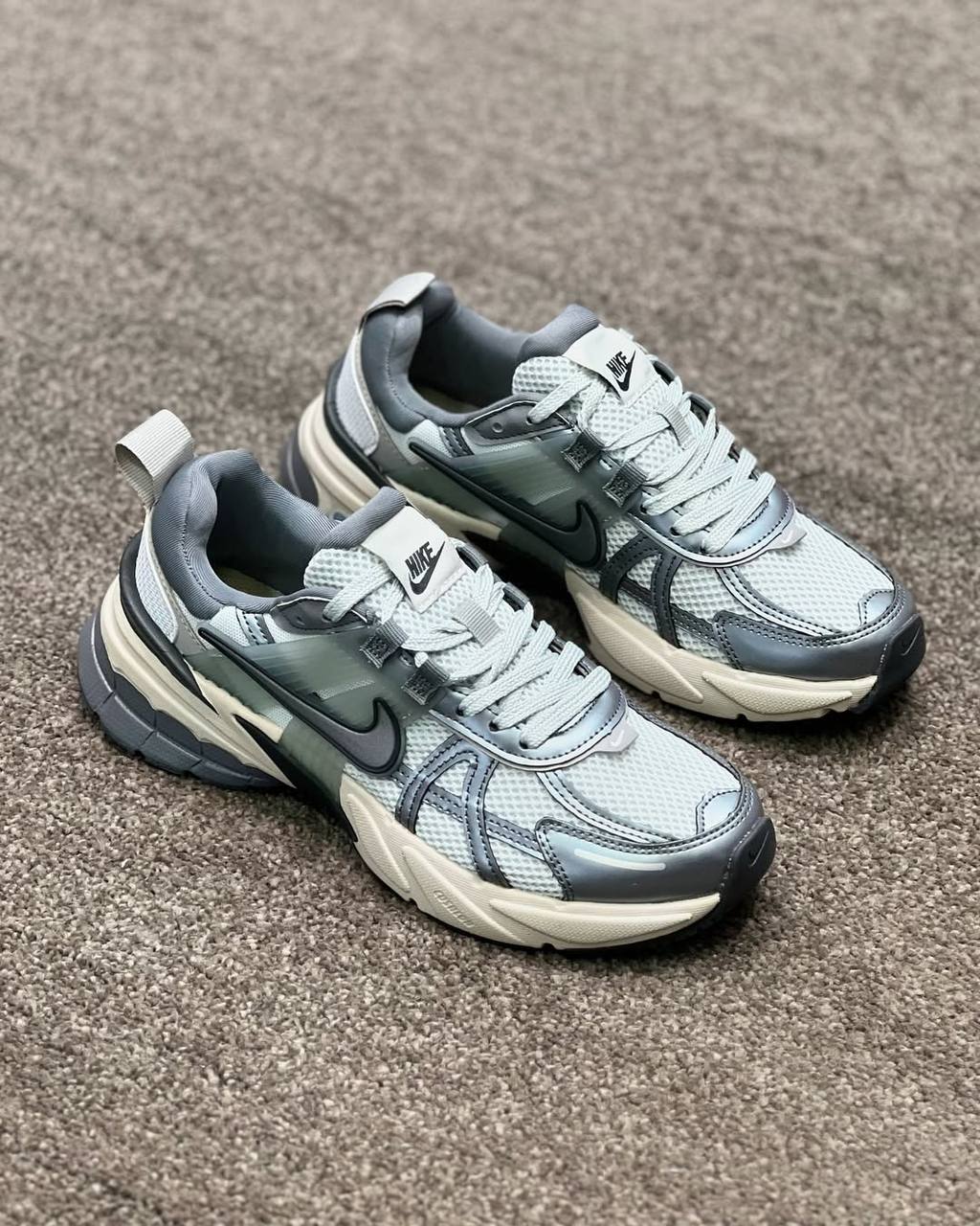 کتونی نایک وی تو کی ران سفید/طوسی تیره