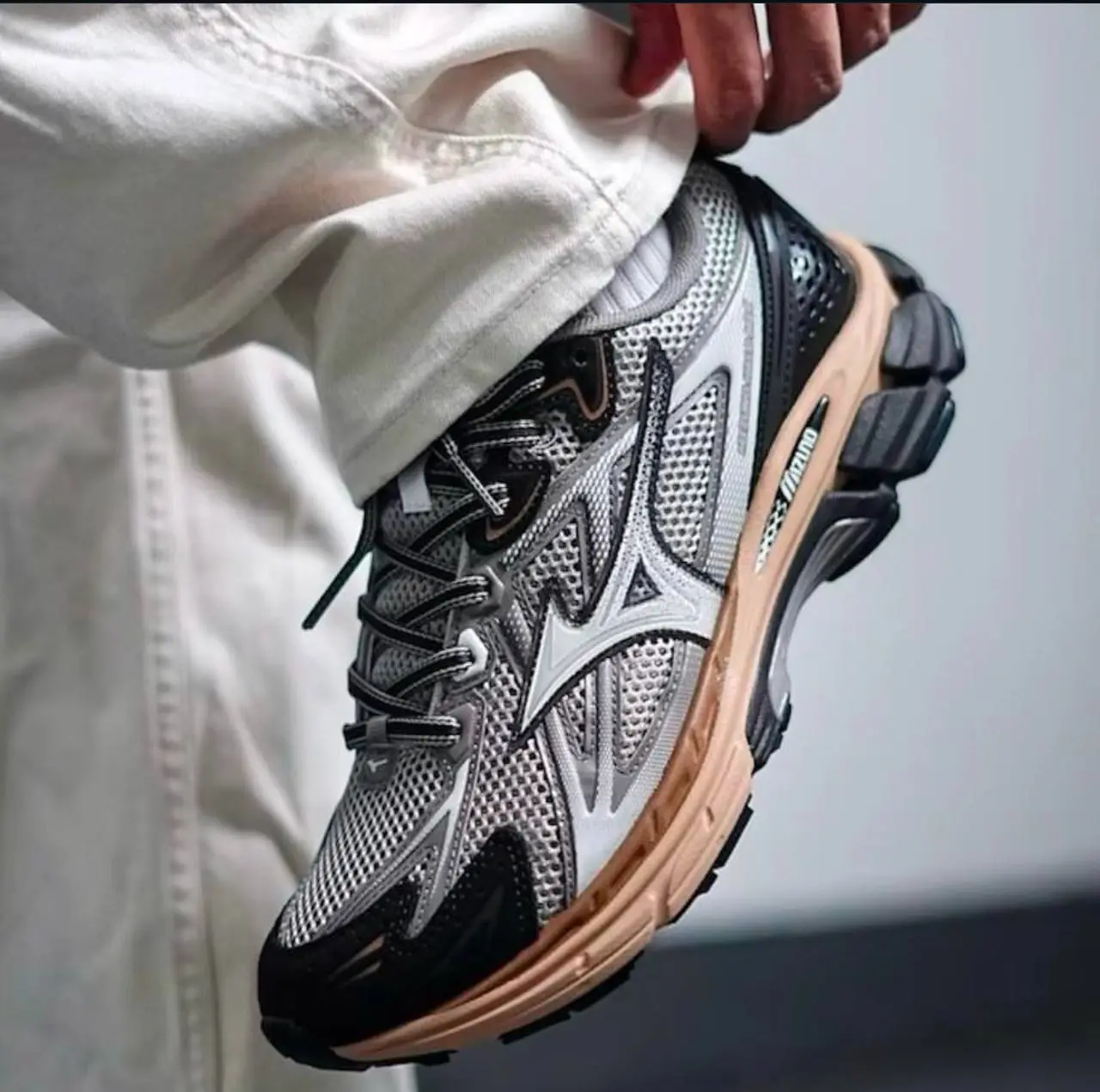 کتونی میزانو هالو‌ میکس طوسی