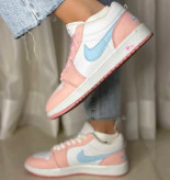 نایک ایر جردن 1 لو صورتی پنجه پاندایی