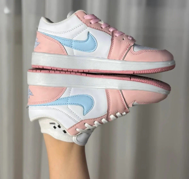 نایک ایر جردن 1 لو صورتی پنجه پاندایی