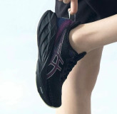 آسیکس نوابلاست ۴ مشکی / بنفش