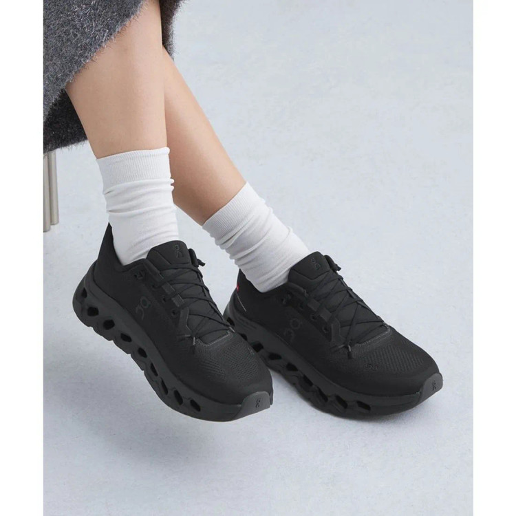 کتونی آن رانینگ کلود تیلت مشکی