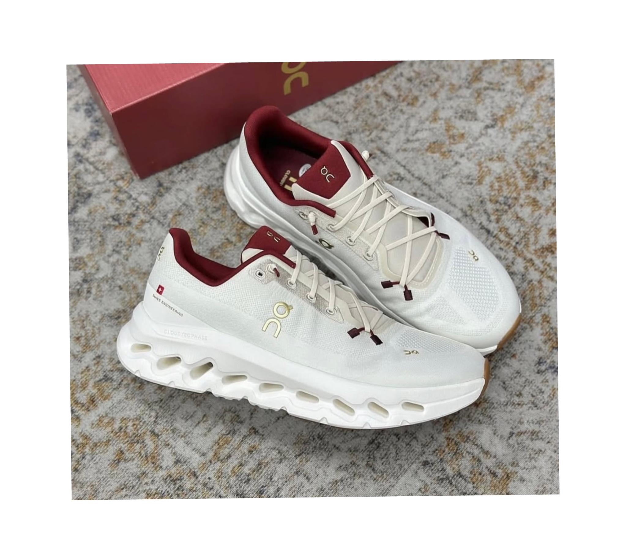 کتونی آن رانینگ کلود تیلت سفید / قرمز