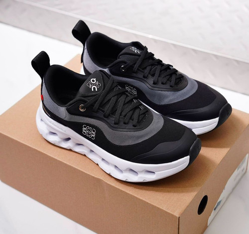 کتونی آن رانینگ کلود تیلت لووه مشکی / زیر سفید